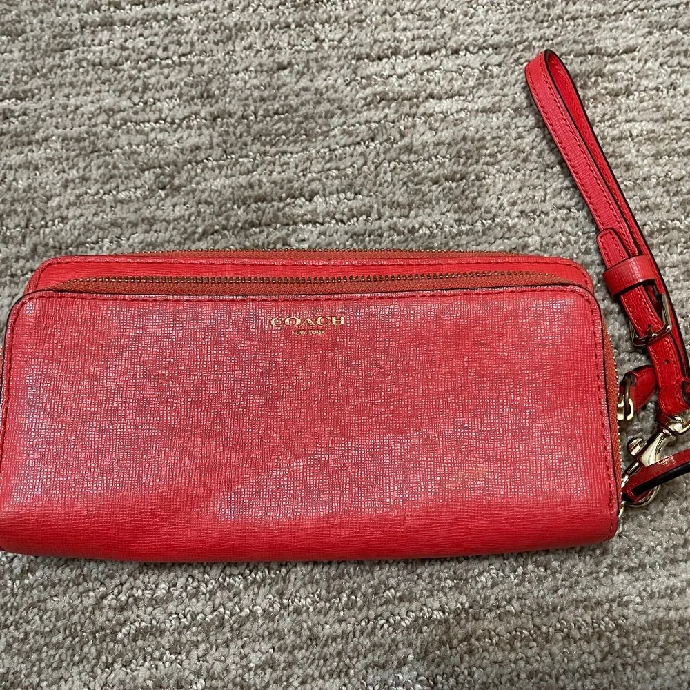 Coach Coral Wristlet Small Bag‎ Zipper Clutch